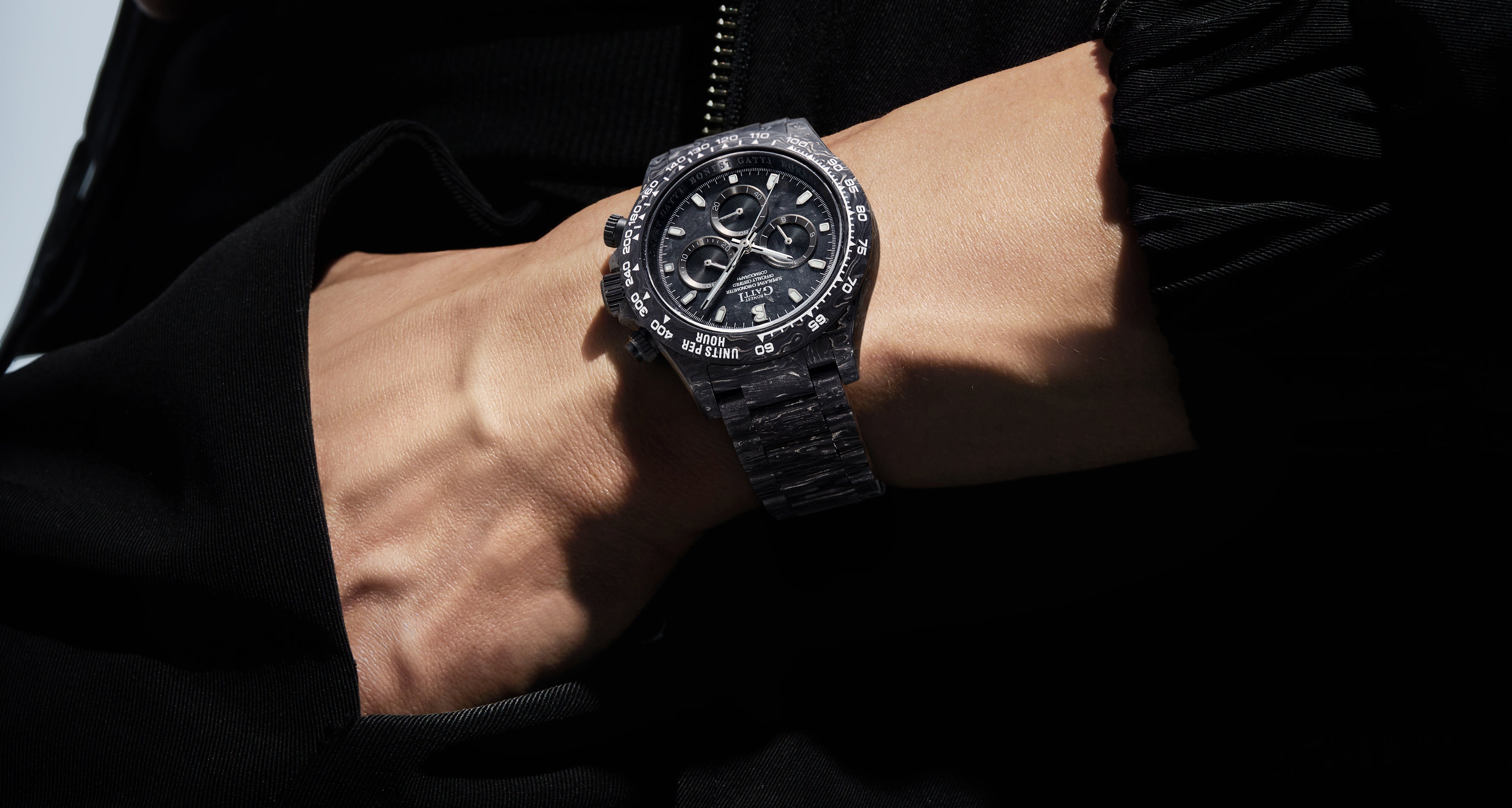 Carbon Fiber vs Stainless Steel Watches: Which Is Right for You?