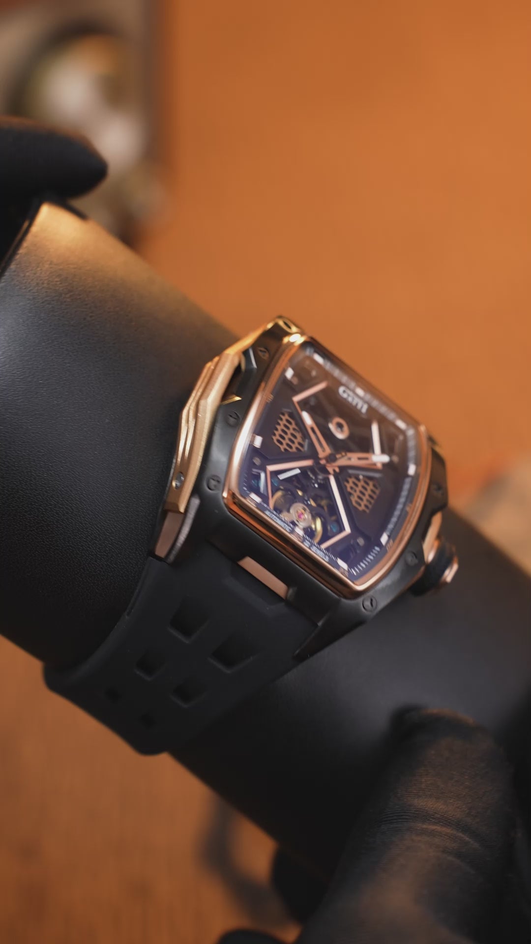 BG5501 Tonneau Automatic Watch